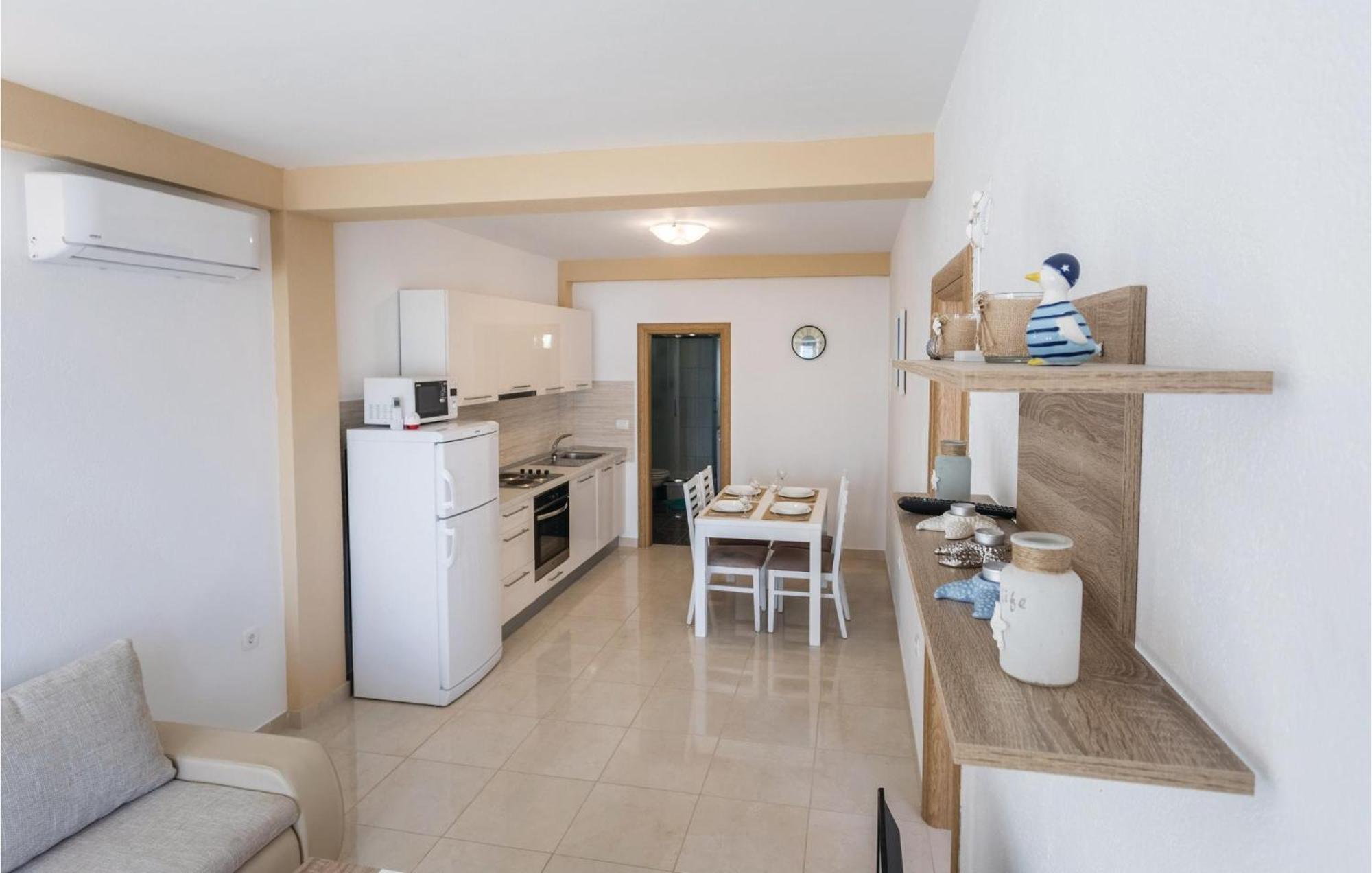 1 Bedroom Amazing Apartment In Komarna Klek Zewnętrze zdjęcie