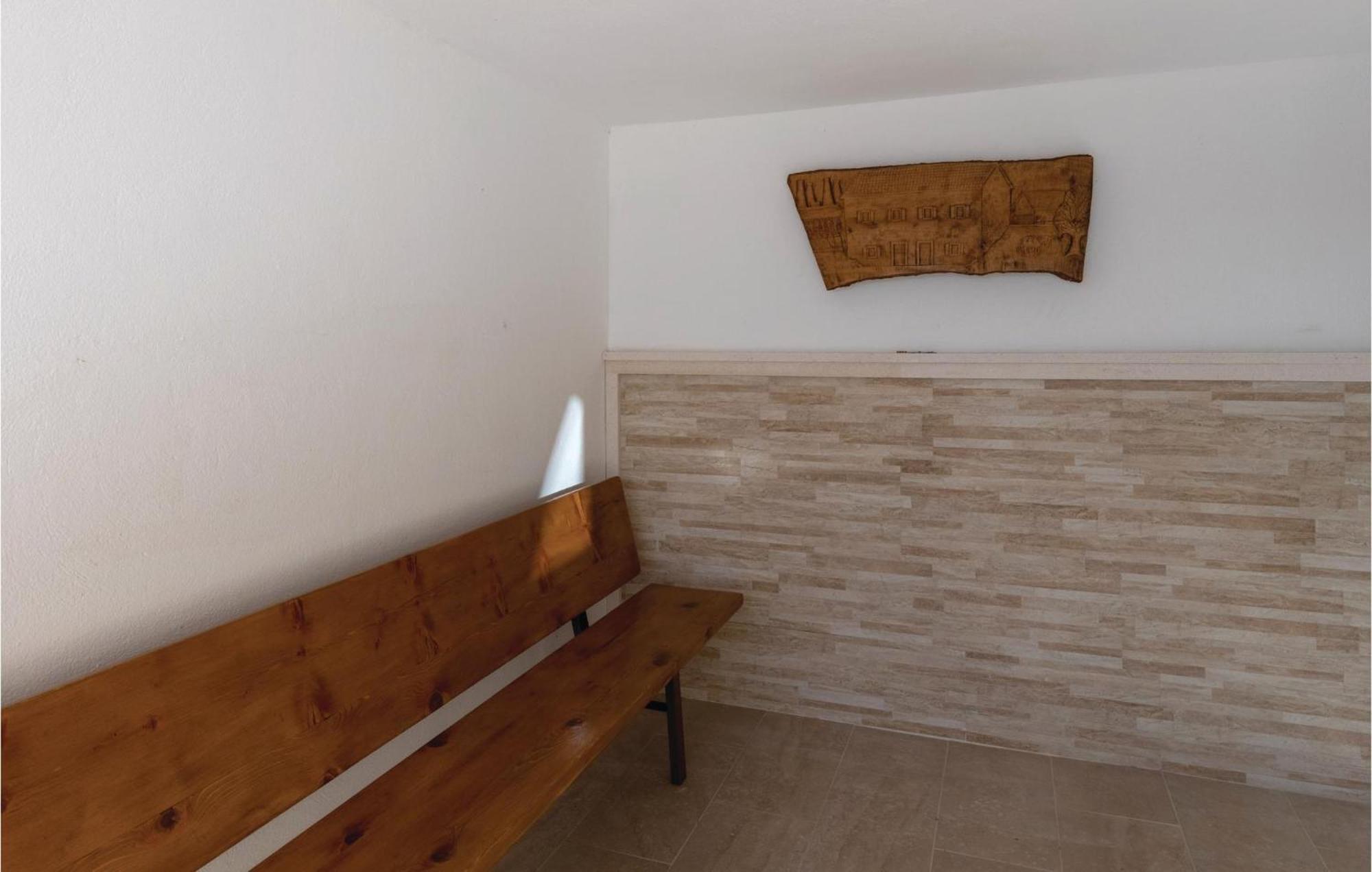 1 Bedroom Amazing Apartment In Komarna Klek Zewnętrze zdjęcie