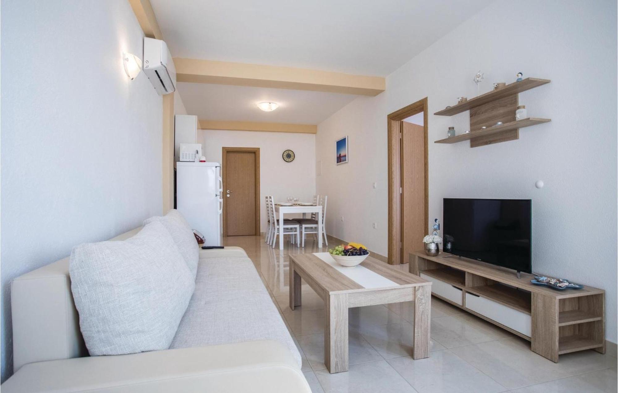 1 Bedroom Amazing Apartment In Komarna Klek Zewnętrze zdjęcie