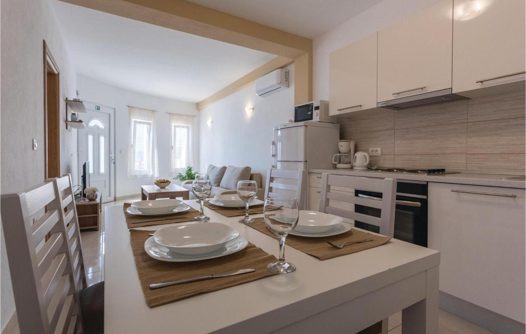 1 Bedroom Amazing Apartment In Komarna Klek Zewnętrze zdjęcie
