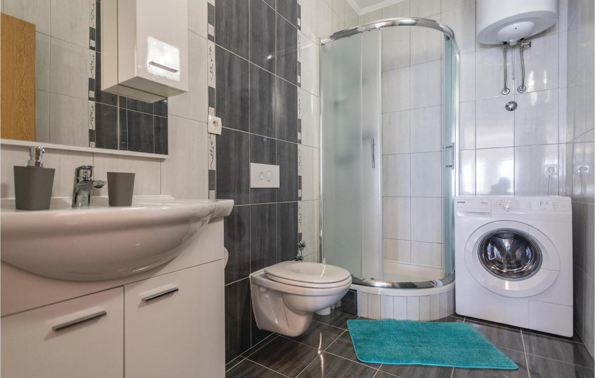 1 Bedroom Amazing Apartment In Komarna Klek Zewnętrze zdjęcie